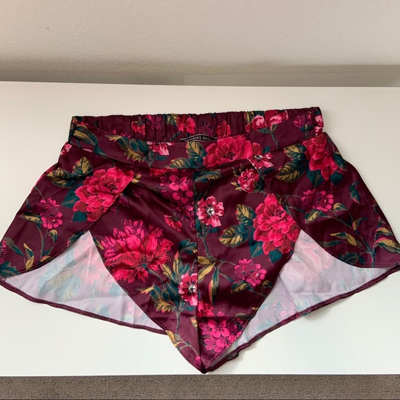 Victoria’s Secret satin floral split hem shorts - Picture 2 of 5